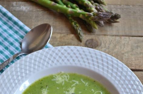 Asparagus soup with broccoli