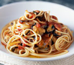 Spaghetti with mussels & tomato