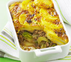 Leek, potato and minced beef cheese-topped dish