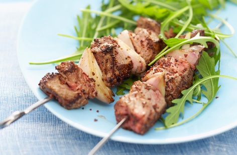 Beef brochettes coated with mustard