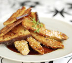 Caramelised chicken with sesame seeds