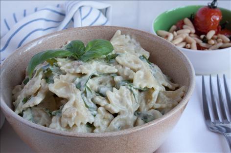 Avocado & crème fraîche pasta