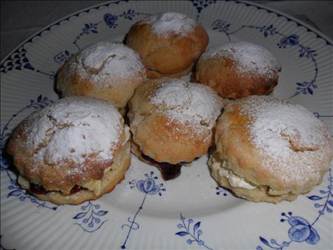 Eglish scones with jam and cream