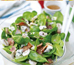 Blue cheese salad with bacon and spinach