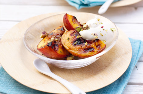 Barbequed peaches with ameretto cream and pistachios   Thumb