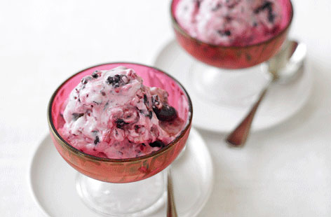 Berry and yogurt crush