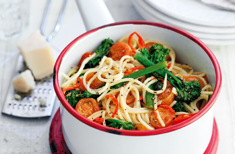 Broccoli, chilli and tomato spaghetti