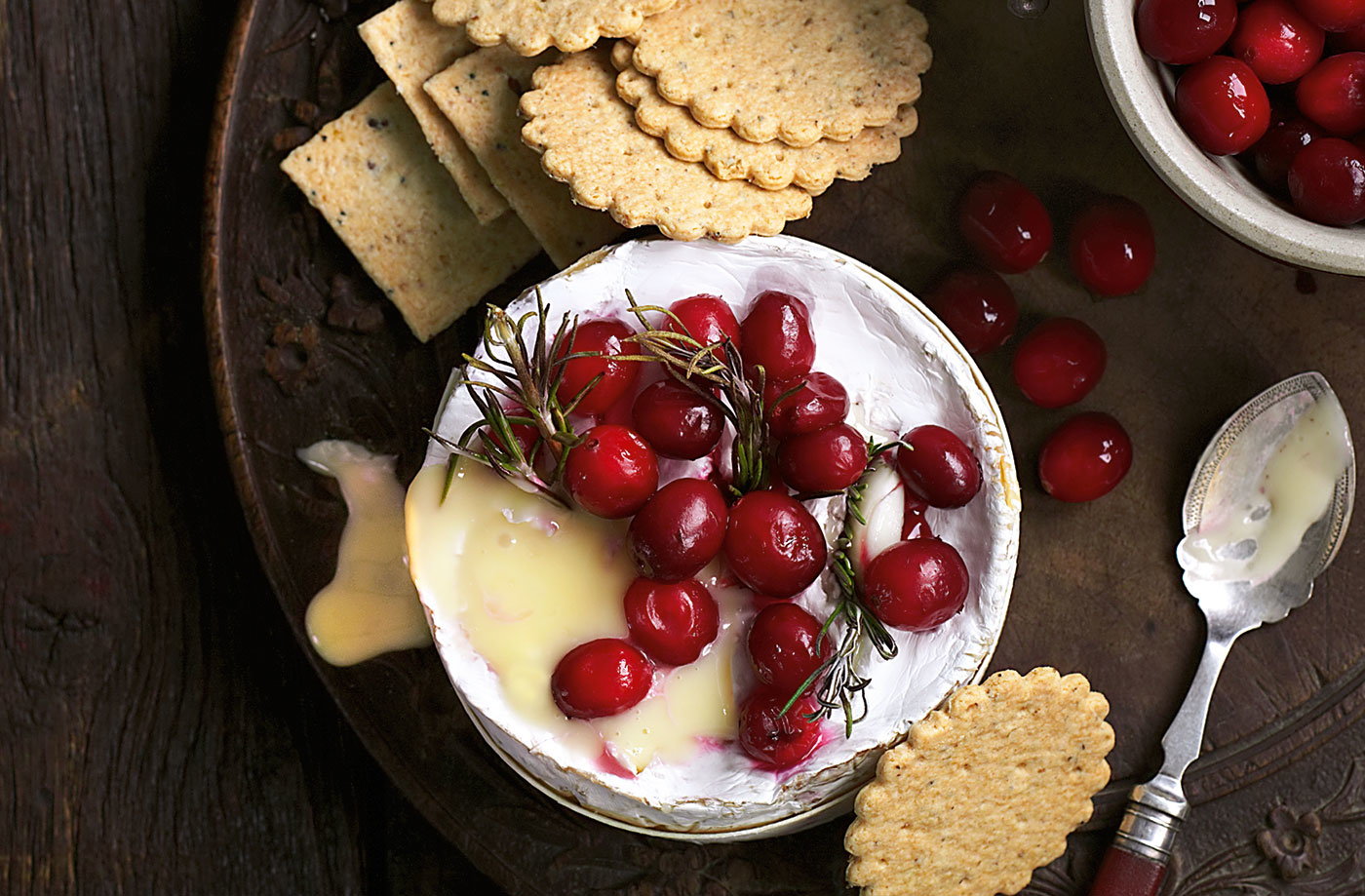 Camembert baked with cranberries | Tesco Real Food