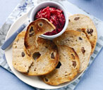 Cinnamon bagels with fruit compote