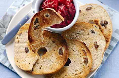 Cinnamon Bagels with Fruit & Oat Compote (h)