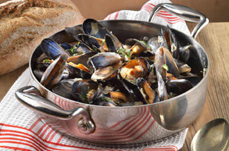 Blue shell mussels in Thai coconut sweet chilli