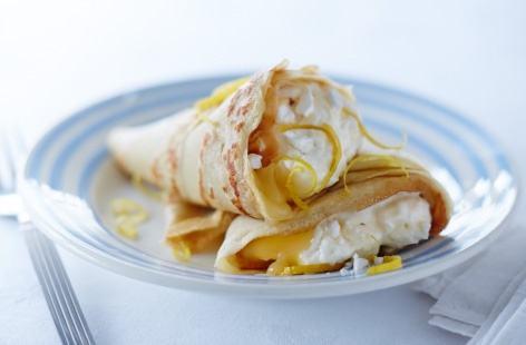 Lemon meringue crepes with ice cream