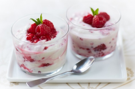 White chocolate, raspberry and peppermint cups