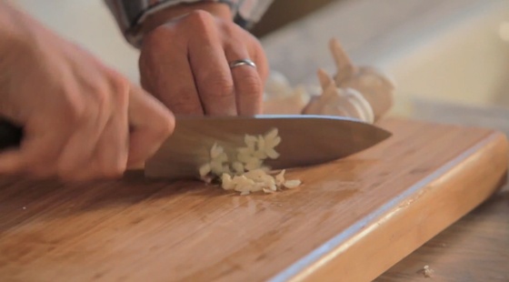 How to Crush & Peel Garlic