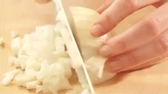 How to chop an onion