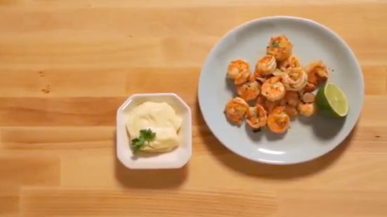 How to prepare and cook a raw prawn