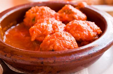 Pork meatballs with a spicy pepper dipping sauce thumb