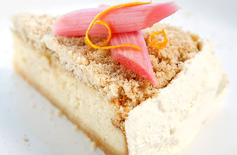 Rhubarb and Ginger Shortbread Cheesecake 02THUMB