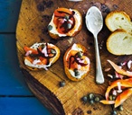 Smoked salmon tartare on toasts