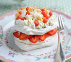 Sweet Eve strawberry Pavlova (t)