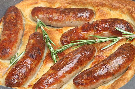 Toad in the hole with apple and rosemaryTHUMB dc15756e 9847 41aa aa54 8578aeb0ed83 0 146x128