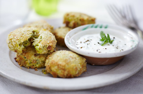 Courgette and Brie cakes with yogurt dip