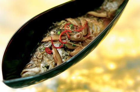 Vietnamese baked fish with ginger and mushroom sauce THUMB