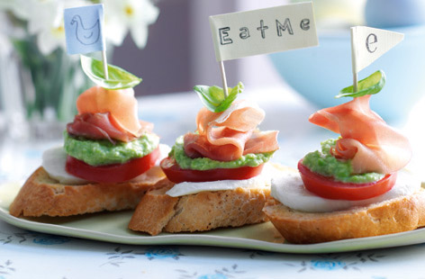 Avocado, tomato & Parma ham crostini