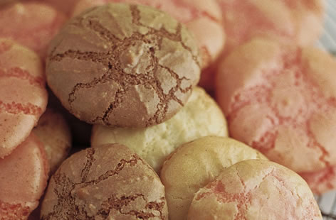 Almond or Vanilla Macaroons