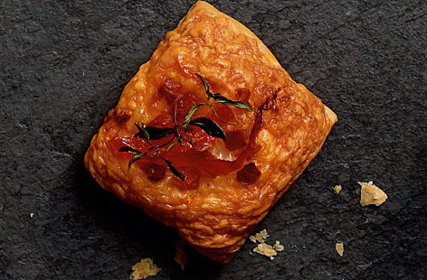 mini puff pastry tarts canape THUMB