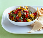 Spicy salad with grilled corn on the cob