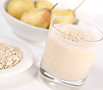 Pear, banana, oat and honey breakfast smoothie