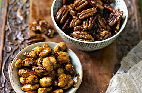 rosemary chilli spiced nuts (h)