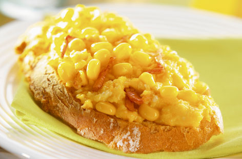 Scrambled eggs with sweetcorn on toast