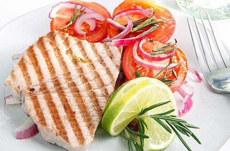 seared tuna with roasted plum toms 001THUMB