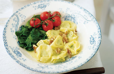 tortellini with spinach and walnuts THUMB