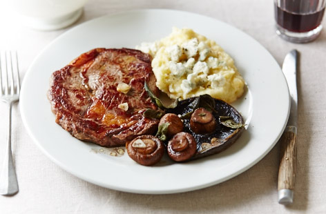 Steak, mash and garlic mushrooms Tesco Real Food Steak, mash and garlic mushrooms Tesco Real Food