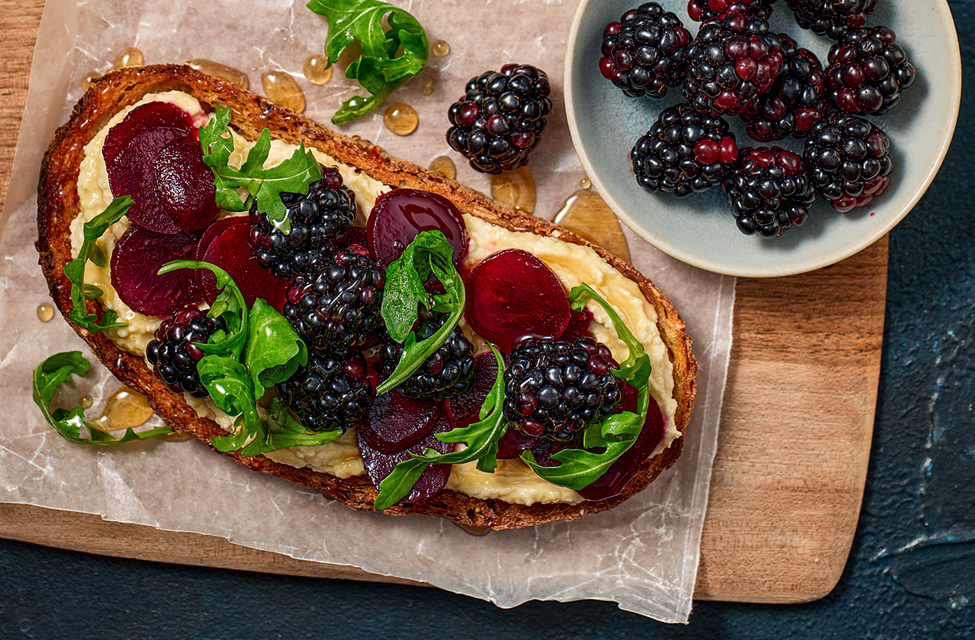 Berry and beets open sandwiches recipe