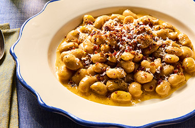 Butter bean carbonara with bacon crumb