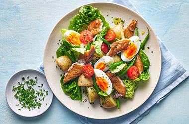 Mackerel Niçoise salad