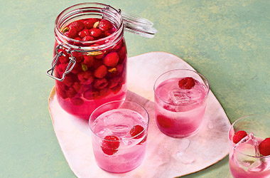 Raspberry and cardamom gin