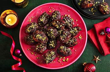Dark chocolate date bites