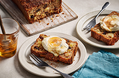 Apple pie breakfast loaf