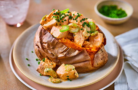 If you like a little spice, then you’ll love these buffalo-style chicken jackets. Chicken is cooked in a buffalo-style hot sauce, with soured cream and paprika then piled on top of sweet potatoes with chopped celery for crunch.  