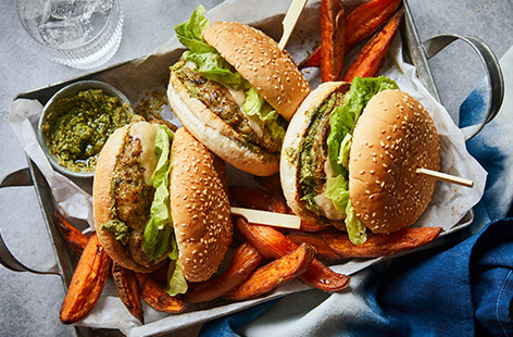 Try something different with chicken mince and a jar of pesto and make these simple chicken burgers! Everything is cooked in the oven to save you effort (and washing up!). Serve with sweet potato fries on the side and tuck in – great for a midweek meal or Friday night treat.