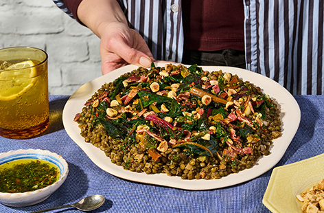 Seema’s braised lentils with rainbow chard and charred lemon gremolata brought depth and brightness to the Tesco Kitchen alongside Julius’s creamy tarragon roast chicken, offering a delicious herbaceous pairing to the richness of the dish. Cooked until tender, the lentils form a comforting base, enriched by silky stems and vibrant leaves of rainbow chard. The charred lemon gremolata lifts everything with bursts of citrus, garlic and dill cuts through the creaminess with just the right amount of bite.