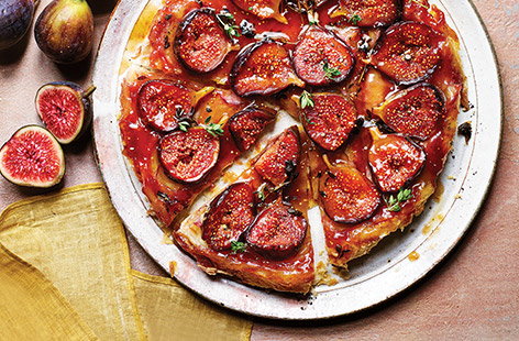 Inspired by the French classic apple Tarte tatin, this sweet-yet-savoury twist features fresh seasonal figs, baked in maple syrup and thyme. Serve this for lunch, dinner or at a gathering and watch everyone tuck in!