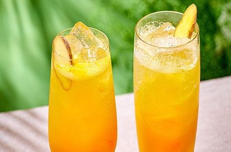 This ginger and turmeric mocktail certainly packs a punch! Loaded with fresh ginger and fresh turmeric, blended with tangy apple juice and refreshing, bitter-sweet tonic water, it's the perfect summer sip for parties and picnics.