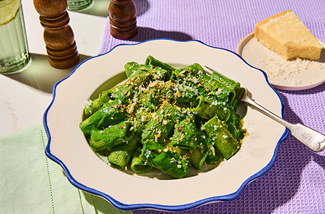 Cavolo nero is blended with silken tofu, lemon juice, garlic, and Parmesan and creates an incredibly smooth, silky sauce that’s full of flavour. Toss through your fave pasta for a quick weeknight dinner that comes together in the time it takes to cook the pasta!