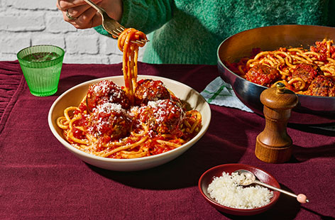 Martyn Odell, known as the Lagom Chef, brought this hearty meatball and bucatini dish when he visited Seema and Greg on In The Kitchen, sharing his passion for simple, comforting and super-delicious flavours. Perfectly seasoned meatballs are simmered in a rich, slow-cooked tomato sauce and served with al dente Tesco Finest bucatini, showcasing Martyn’s signature knack for turning humble ingredients into meals that are full of warmth and flavour.